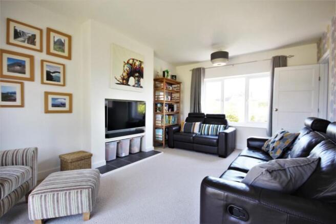 Living Room (2)
