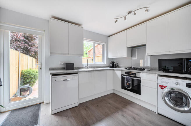 1299077-20-683587...