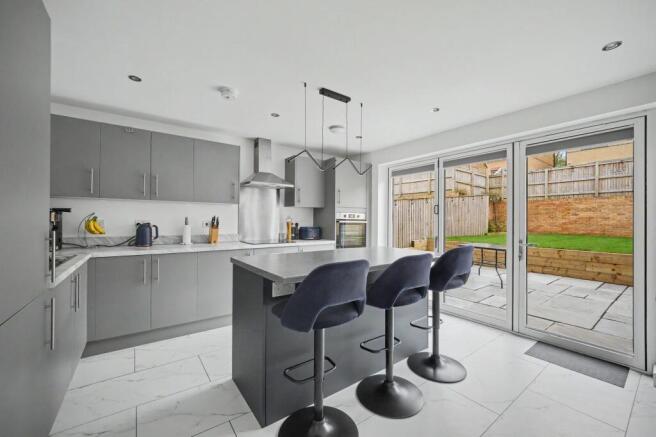 4 bed Detached for sale Image 11