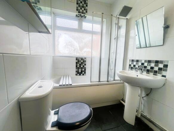 BATHROOM (3)