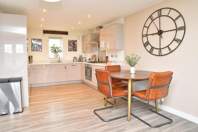 2 bed Flat for sale Image 4