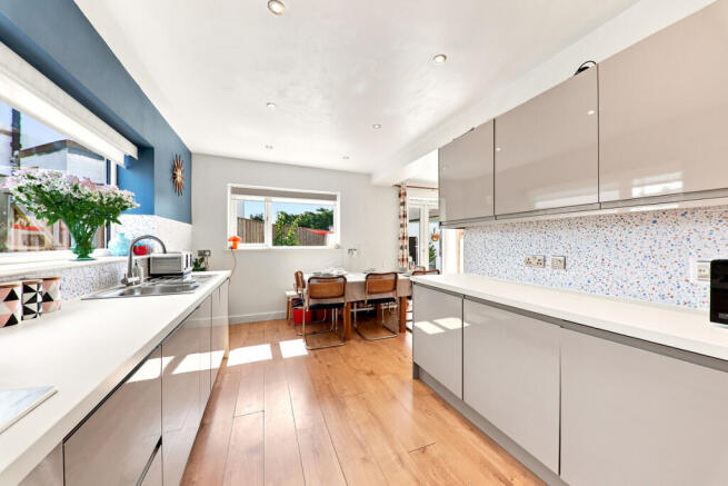 3 bed Semi-Detached for sale Image 4