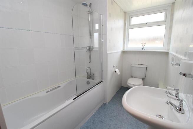 HOUSE BATHROOM / W.C.