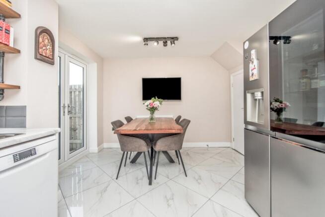 3 bed Semi-Detached for sale Image 7