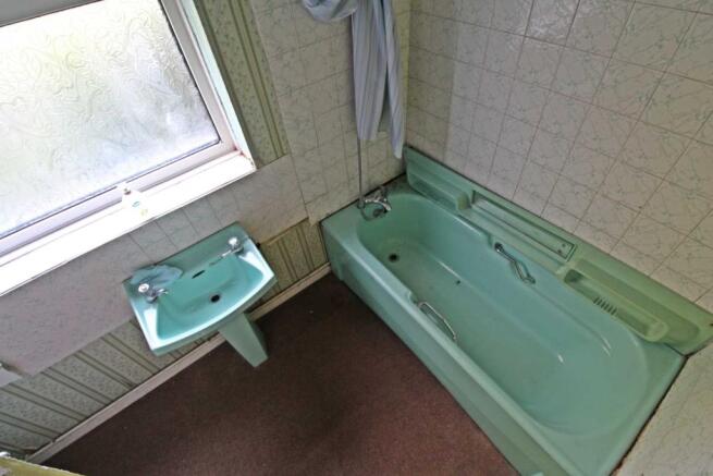 Bathroom 2.JPG
