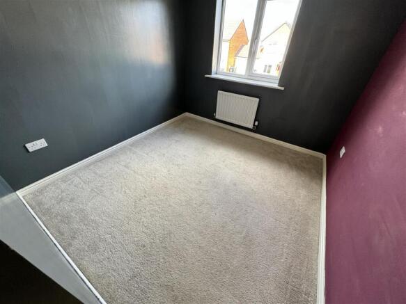 4 bed Detached to rent Image 8