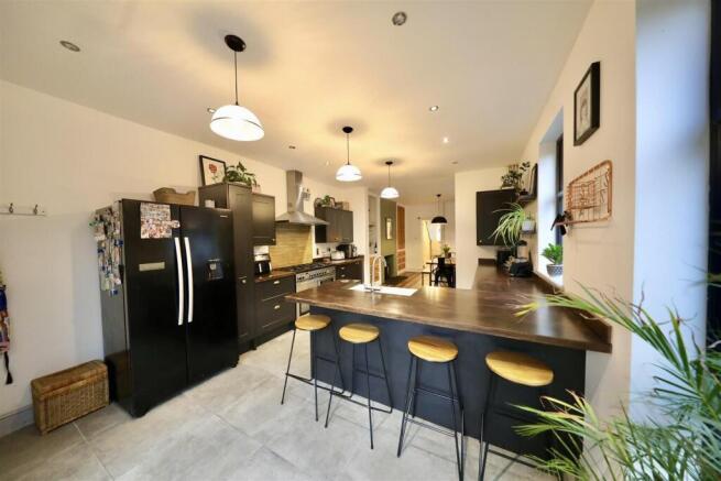 5 bed Terraced for sale Image 10