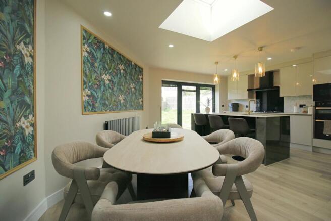 5 bed Semi-Detached for sale Image 10
