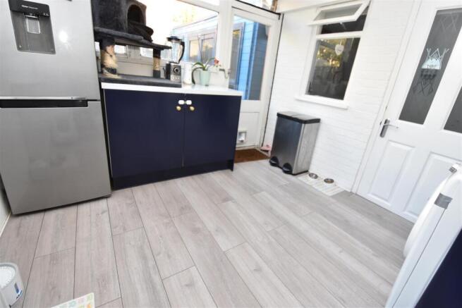 Lean too / Utility area