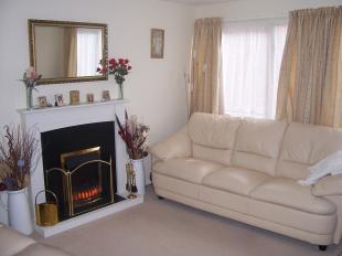 12'11 LOUNGE