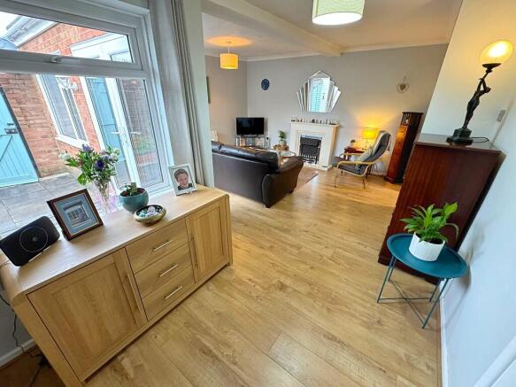 Dining area to Lo...