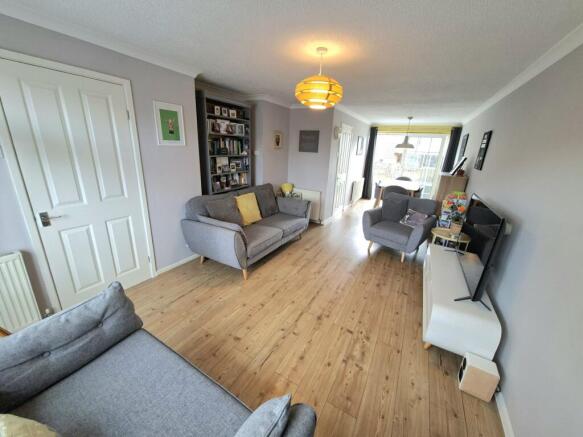LIVING ROOM/DINING AREA