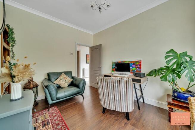 Sitting Room/Bedroom