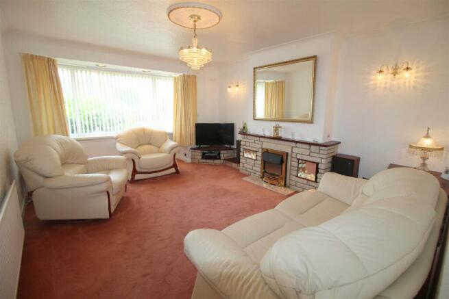 Poulton Avenue, 44, lounge 2.JPG