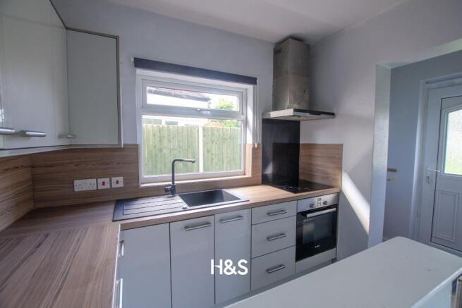 25 Rock Grove - kitchen.jpg