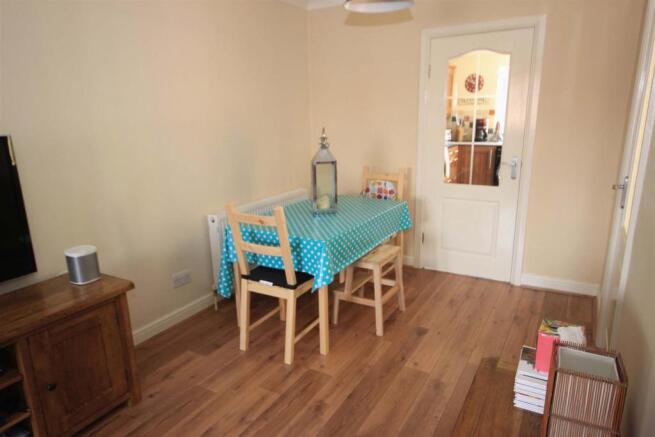 OPEN PLAN LIVING/ DINING ROOM