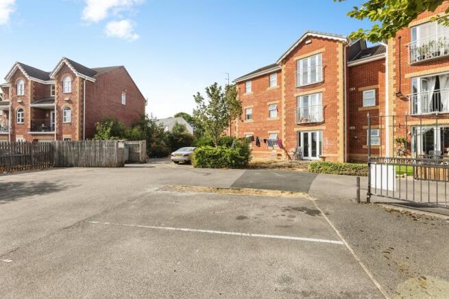 2 bed Apartment for sale Image 11