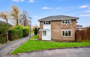 8, Chertsey Court, Ilkeston DE7 6LJ