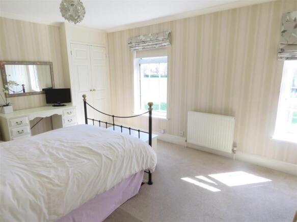 Bedroom 1 (b).JPG