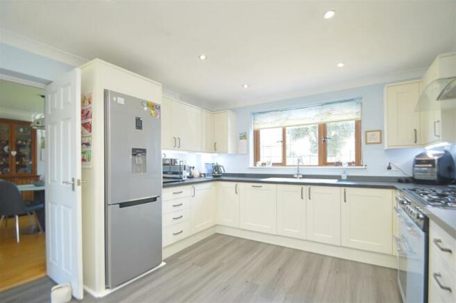 Kitchen2.jpg