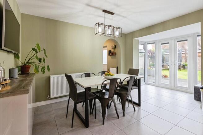 4 bed Detached for sale Image 9