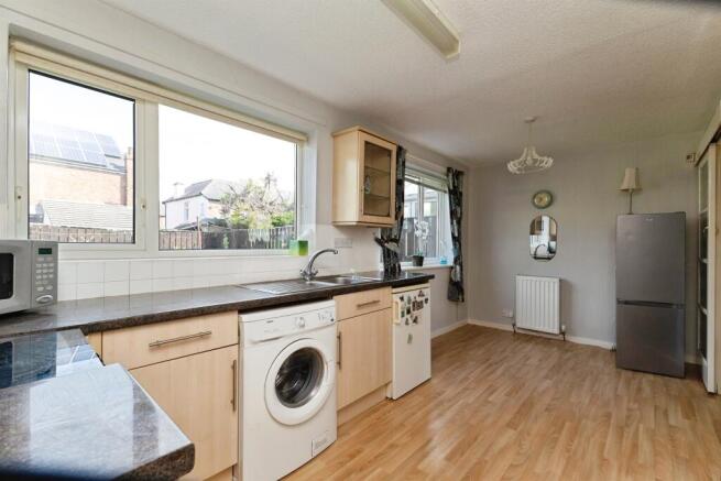 3 bed Semi-Detached for sale Image 4