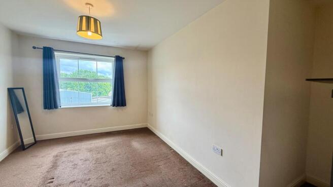 2 bed Flat to rent Image 11
