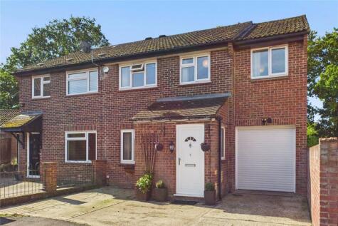 Stratfield Avenue, Tadley, Hampshire, RG26