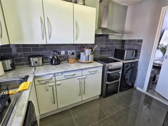 Greenwood Avenue, Ashton-under-Lyne, Greater Manchester, OL6 photo 4
