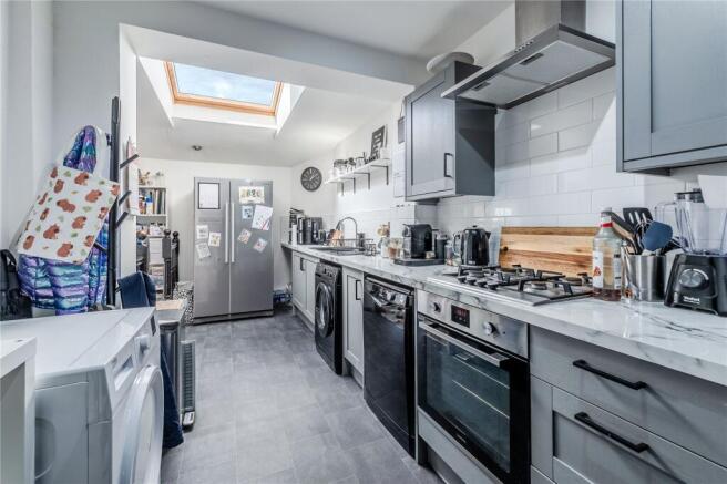 Banksfield Avenue, Yeadon, Leeds, West Yorkshire photo 4