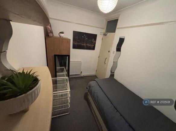 Bedroom 1 Sgl £395