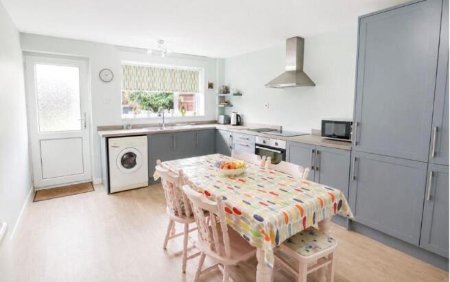 Kitchen 2.jpg