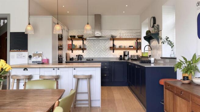 Kitchen 2.jpg