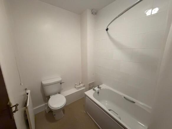 3 bed Town House to rent Image 12