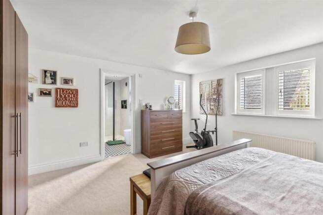 6 bed Detached for sale Image 11