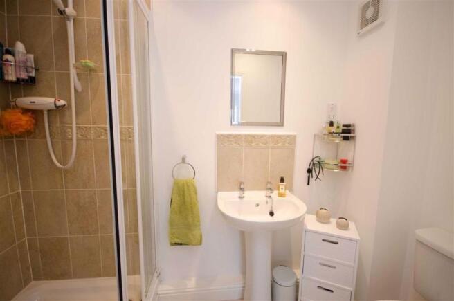 EN-SUITE SHOWER ROOM
