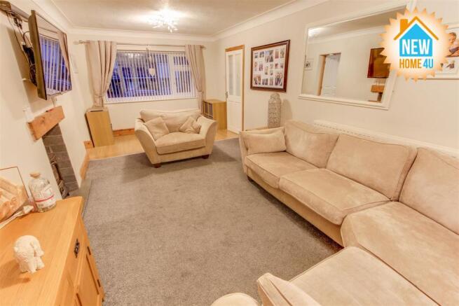 LIVING ROOM: