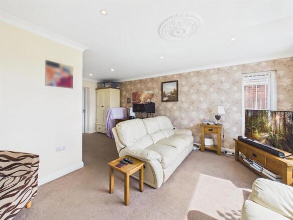 3 bed Detached Bungalow for sale Image 4
