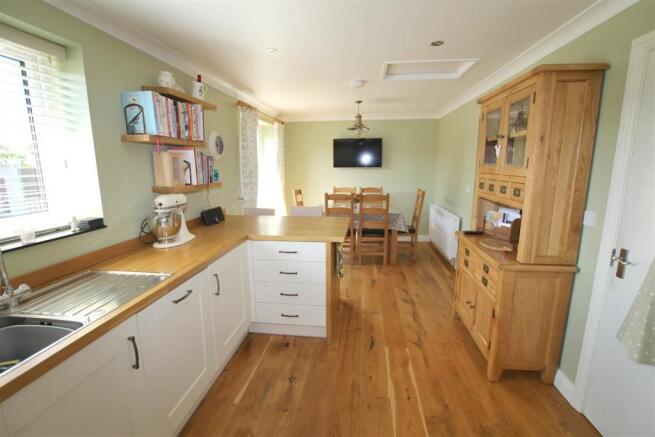 KITCHEN/DINER