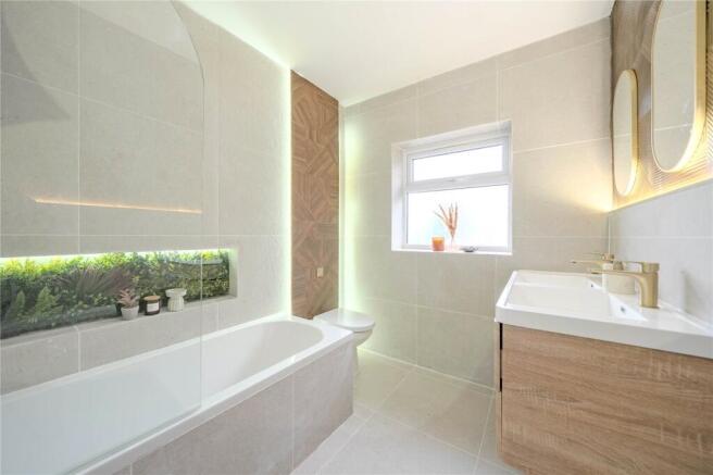 4 bed Semi-Detached for sale Image 10