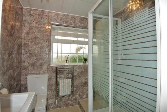 Fitted bathroom Suite