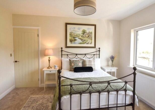 3 bed Semi-Detached for sale Image 6