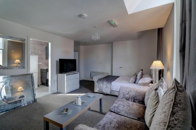 Bedroom / Lounge
