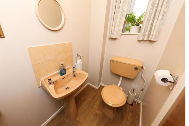 4 bed Detached for sale Image 10