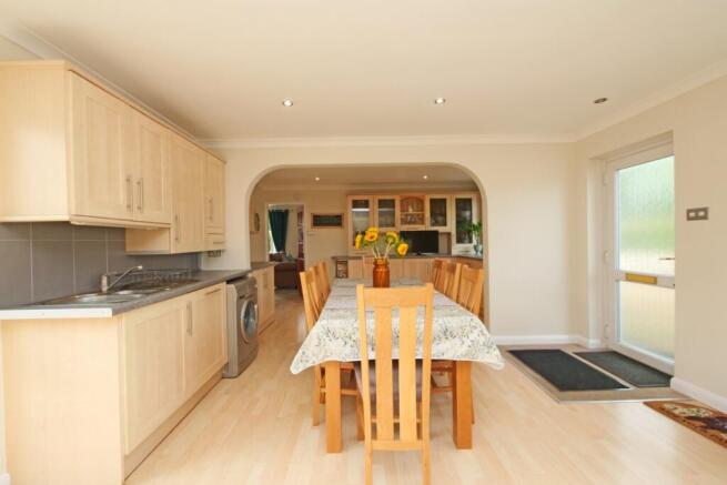 4 bed Bungalow for sale Image 5