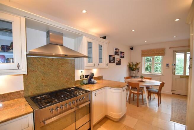 kitchen 2.JPG
