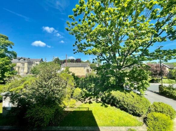2 bed Flat to rent Image 10
