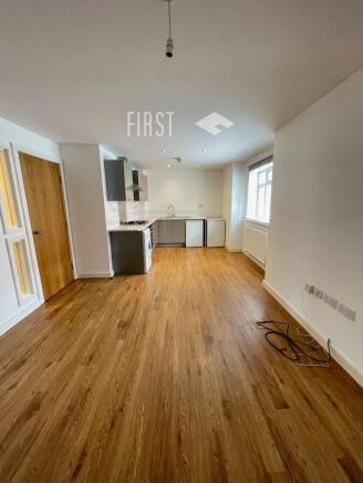 KITCHEN / LOUNGE