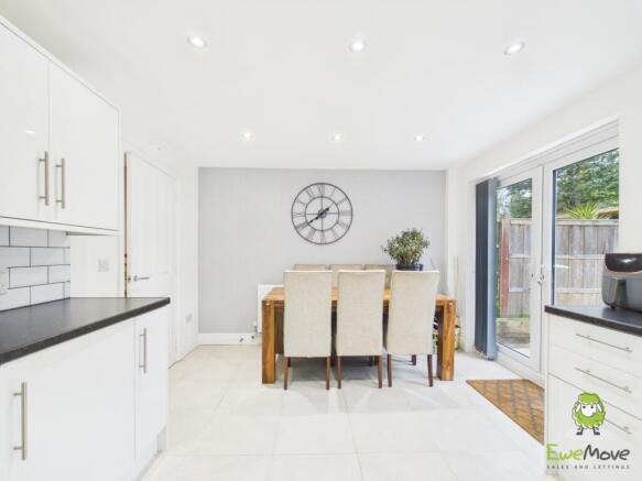 EweMove Basingstoke Cowslip Bank Kitchen