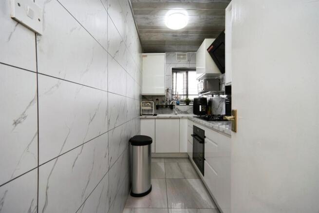 2 bed Apartment for sale Image 12